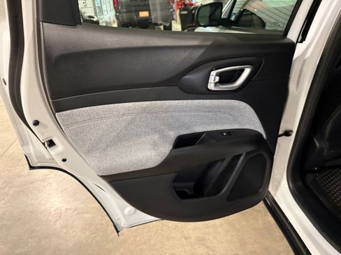 Used 2024 Jeep Compass Latitude image 26