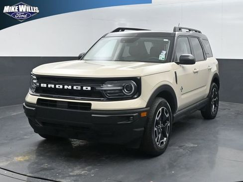 Used 2024 Ford Bronco Sport Outer Banks w/ Tech Package AWD/4WD image 3