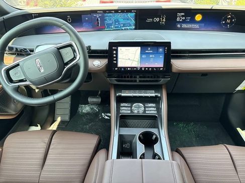 New 2026 Lincoln Nautilus Reserve AWD/4WD image 13