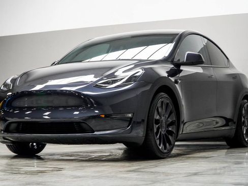 Used 2024 Tesla Model Y Performance image 9