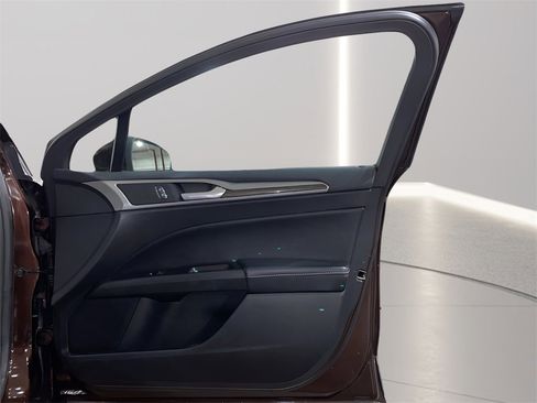 Used 2019 Ford Fusion SEL image 12