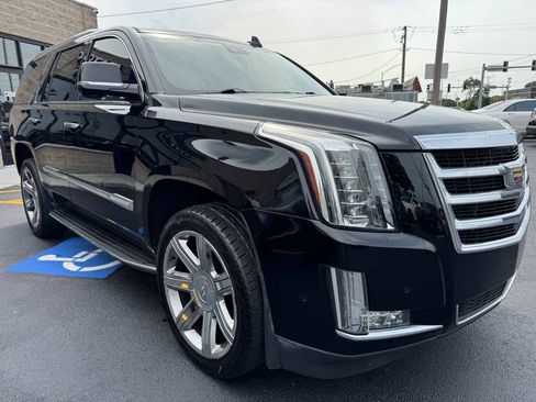 Used 2020 Cadillac Escalade Luxury AWD/4WD image 3