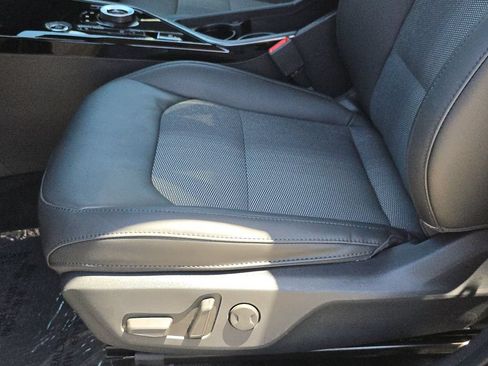 Used 2023 Kia Niro EX FWD image 20