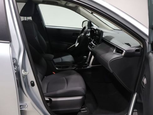 Used 2023 Toyota Corolla Cross LE w/ Moonroof Package image 24