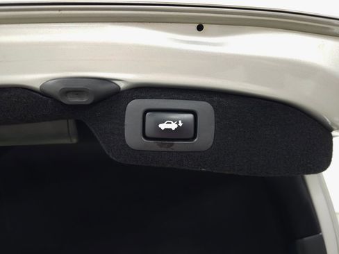 Used 2014 Lexus LS 460 AWD w/ Comfort Package image 9