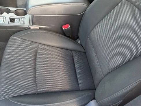 Used 2017 Subaru Outback 2.5i Premium AWD/4WD image 3
