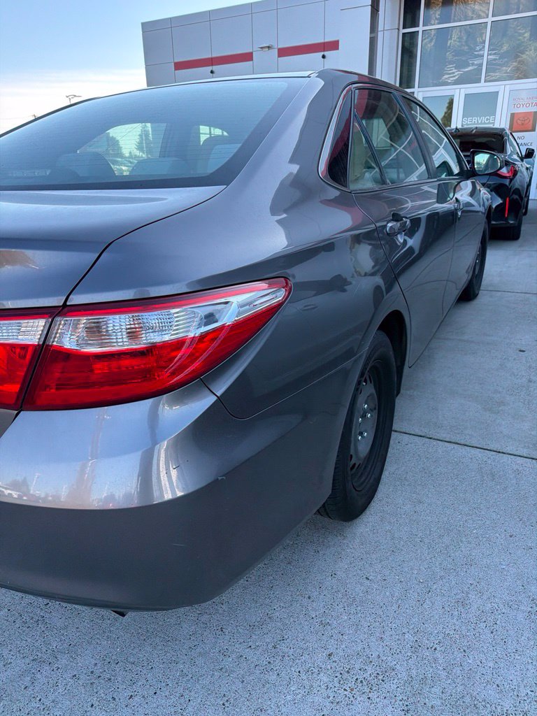 Used 2016 Toyota Camry LE FWD image 4