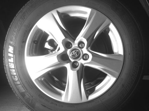Used 2025 Toyota Highlander LE FWD image 15