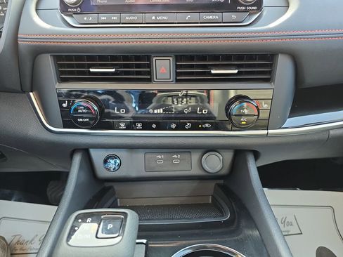 Used 2025 Nissan Rogue SV image 27