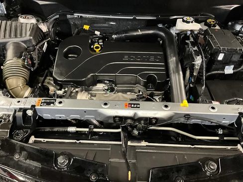 Used 2024 Chevrolet Equinox Premier FWD image 7