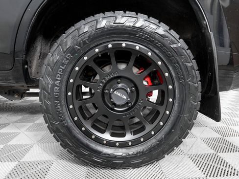 Used 2017 Toyota Land Cruiser image 31