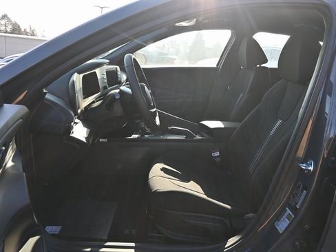 Used 2025 Hyundai Elantra Sport image 11