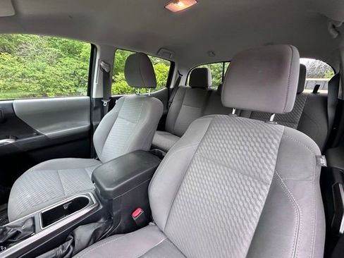 Used 2022 Toyota Tacoma SR5 w/ Technology Package AWD/4WD image 12