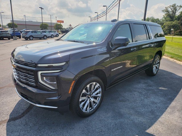 Used 2025 Chevrolet Suburban High Country AWD/4WD image 18