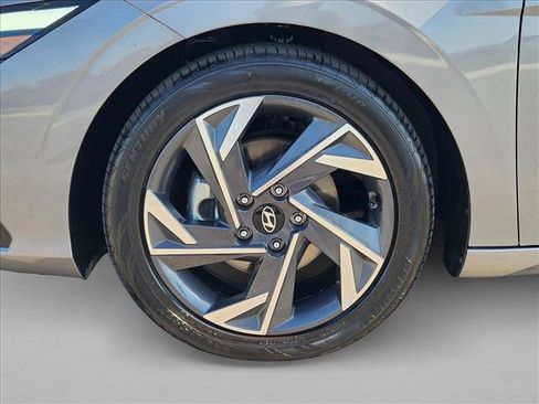 Used 2024 Hyundai Elantra Limited FWD image 25