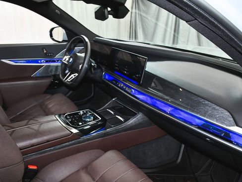 Used 2024 BMW i7 xDrive60 image 71