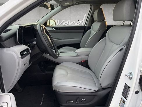 Used 2023 Hyundai Palisade SEL w/ Premium Package image 19