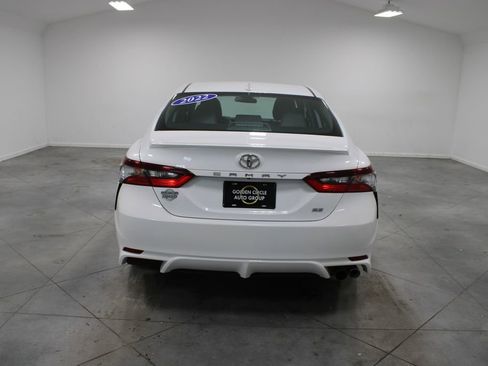 Used 2022 Toyota Camry SE FWD image 8