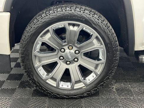 Used 2018 GMC Sierra 1500 Denali w/ Denali Ultimate Package image 10