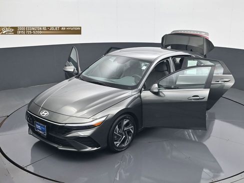 Certified 2024 Hyundai Elantra SEL w/ Convenience Package FWD image 30