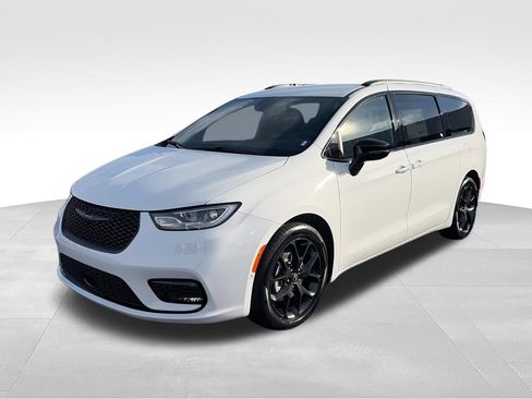 New 2026 Chrysler Pacifica Select w/ S Appearance Package FWD image 4