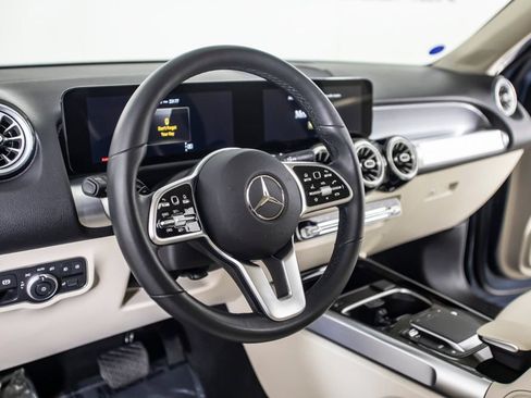 Used 2022 Mercedes-Benz GLB 250 w/ Premium Package Lite image 19