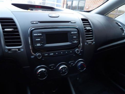 Used 2017 Kia Forte LX image 28