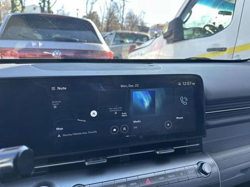 Used 2024 Hyundai Kona Limited image 23