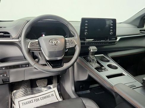 Used 2023 Toyota Sienna XSE image 12