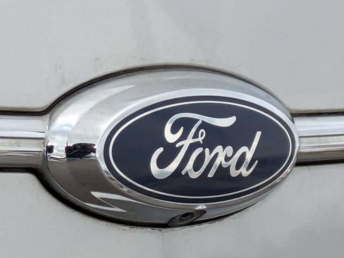 Used 2017 Ford Taurus SE FWD image 11