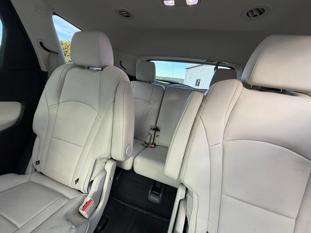 Used 2023 Buick Enclave Essence w/ Experience Buick Package AWD/4WD image 11
