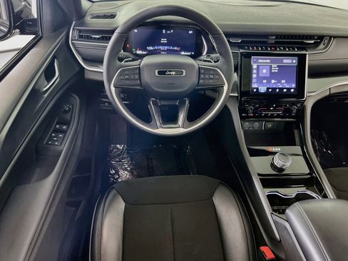 Used 2023 Jeep Grand Cherokee Altitude image 22