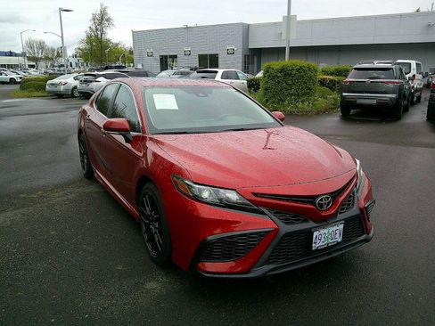 Used 2022 Toyota Camry SE w/ Convenience Package image 7
