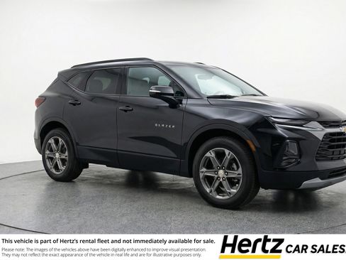 Used 2025 Chevrolet Blazer LT image 1