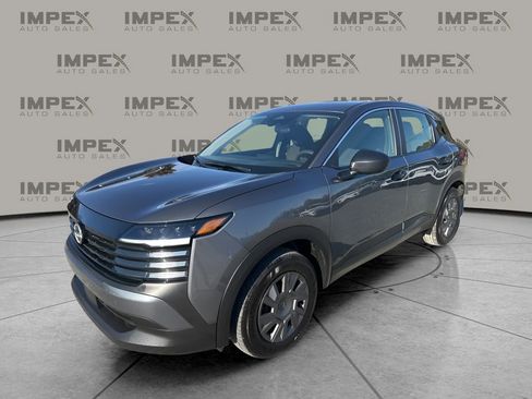 Used 2025 Nissan Kicks S image 1