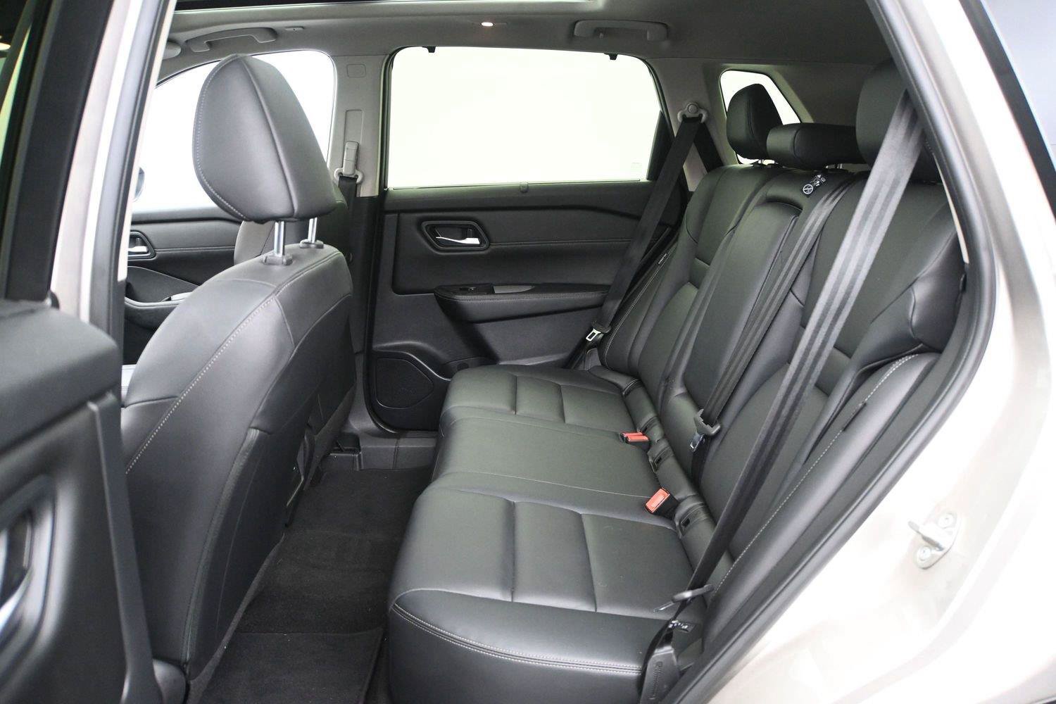 Certified 2025 Nissan Rogue SL w/ SL Premium Package AWD/4WD image 9