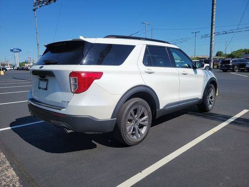 Used 2022 Ford Explorer XLT w/ Equipment Group 202A AWD/4WD image 3