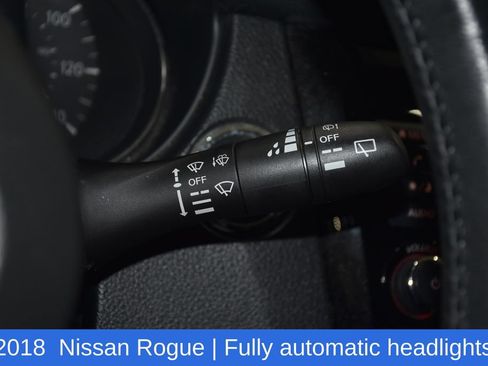Used 2018 Nissan Rogue SV AWD/4WD image 13