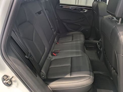Used 2025 Porsche Macan image 23