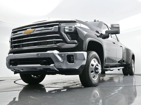 Used 2025 Chevrolet Silverado 3500 LTZ w/ LTZ Plus Package image 48