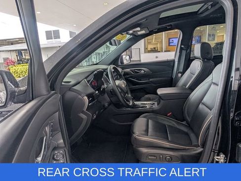 Used 2023 Chevrolet Traverse Premier FWD image 9