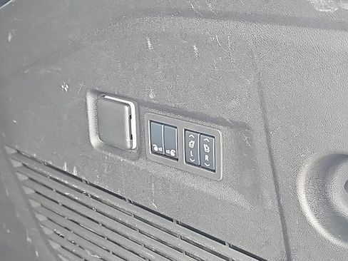 Used 2025 GMC Yukon XL Denali image 8