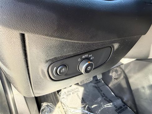 Used 2019 Chevrolet Equinox LS w/ LS Convenience Package image 18