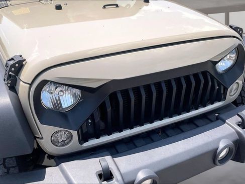 Used 2018 Jeep Wrangler Sport AWD/4WD image 28