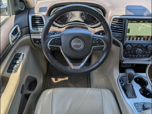 Used 2018 Jeep Grand Cherokee Overland AWD/4WD image 8