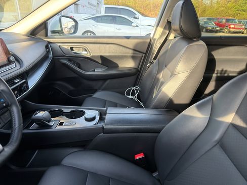 Used 2025 Nissan Rogue SV w/ SV Premium Package image 7