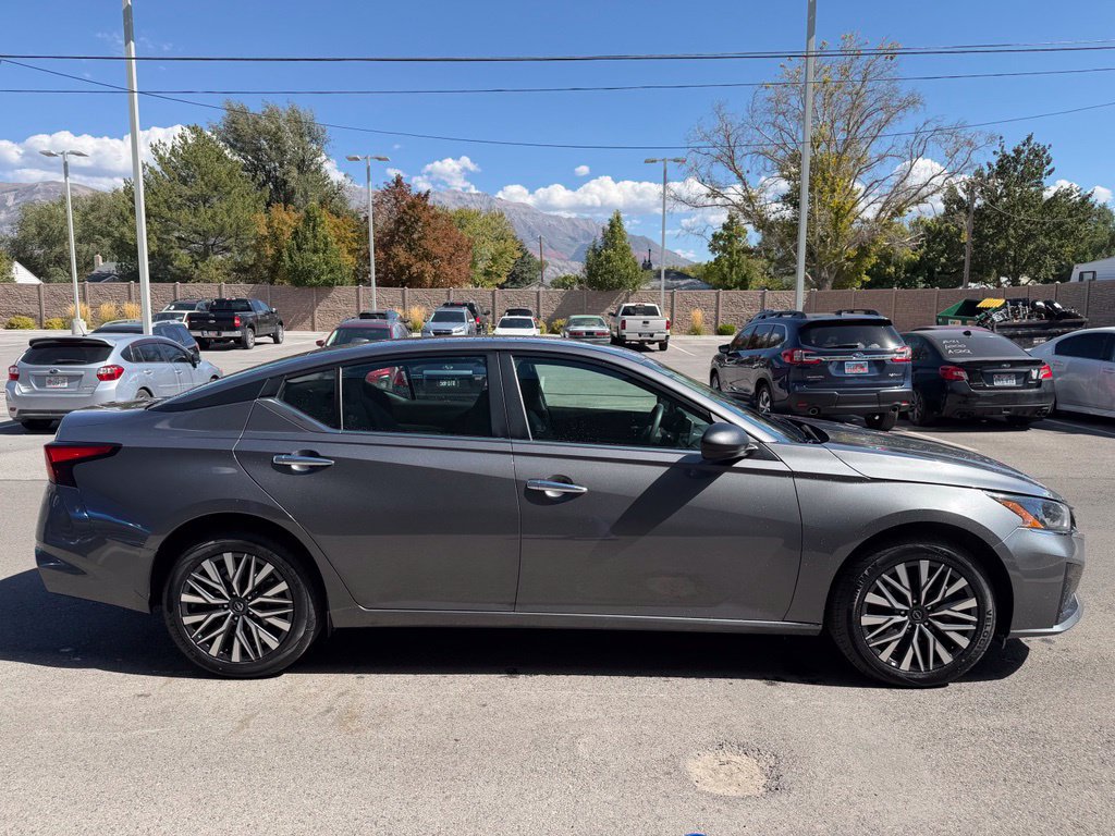 Used 2025 Nissan Altima 2.5 SV AWD/4WD image 6