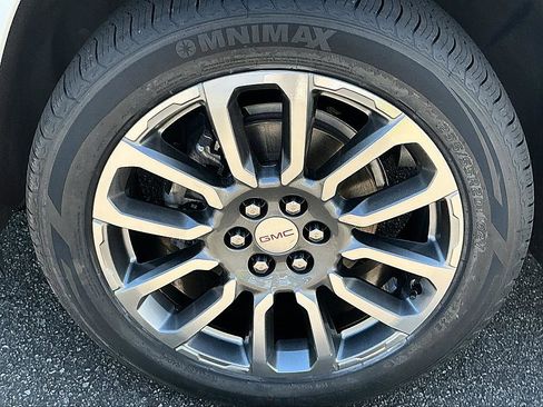 Used 2021 GMC Acadia Denali w/ Denali Technology Package FWD image 8