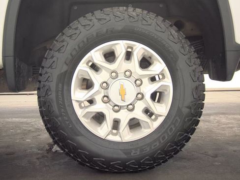 Used 2024 Chevrolet Silverado 2500 LT image 17