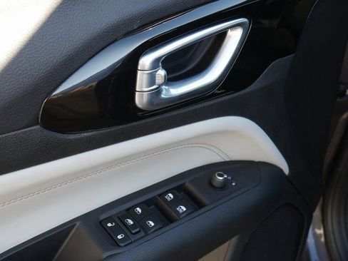 Used 2024 Jeep Compass Limited image 13